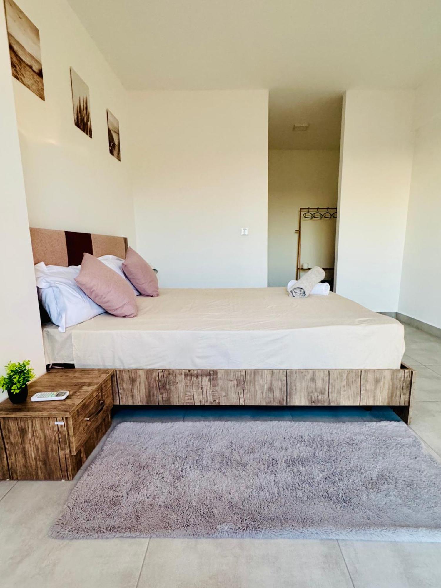 Modern Flat In En Flac-walk To The Apartment