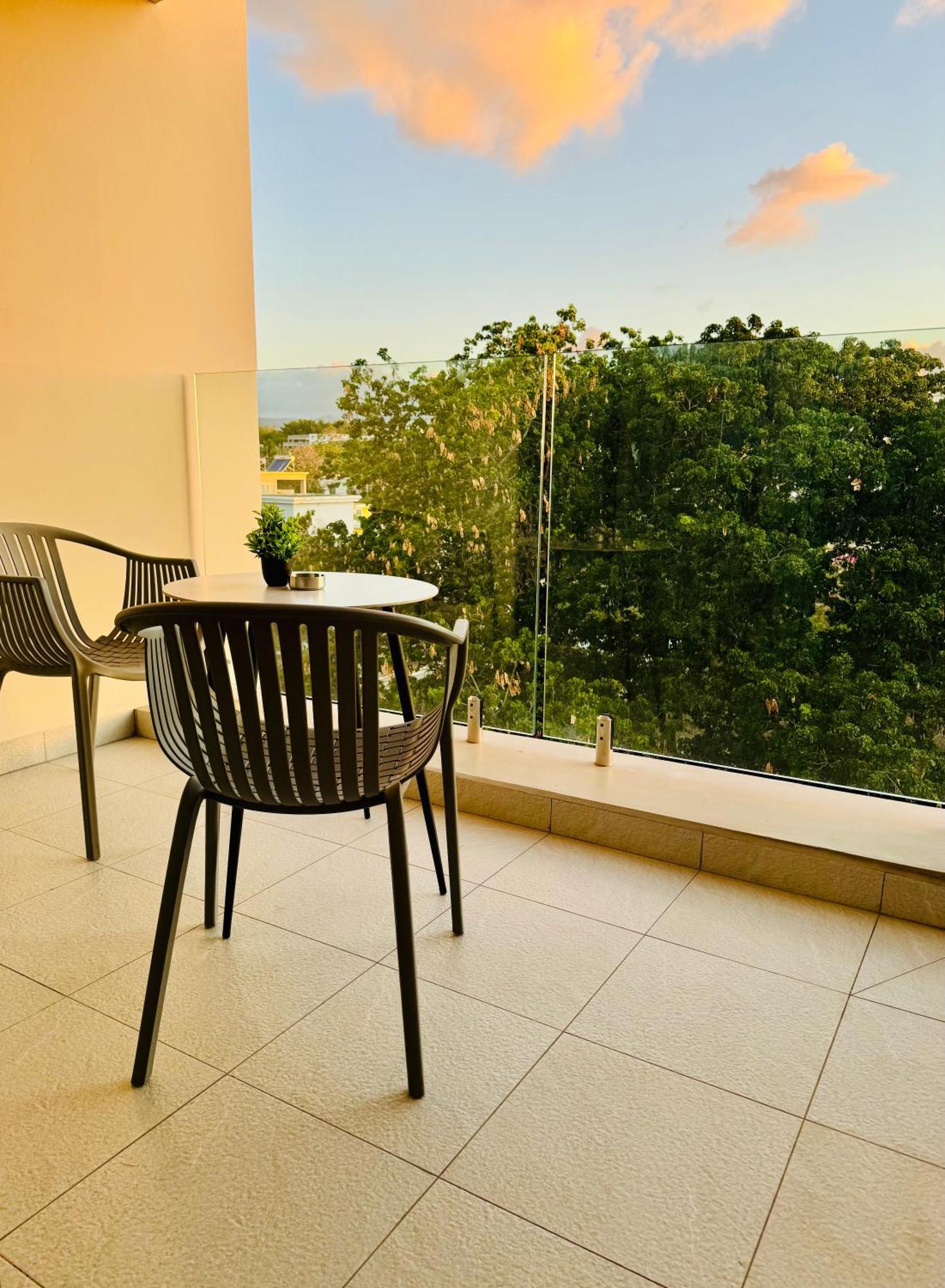 Apartment Modern Flat In En Flac-walk To The Flic en Flac
