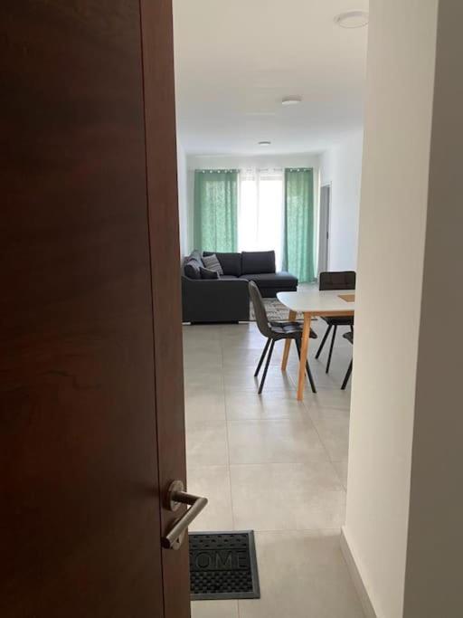 Modern Flat In En Flac-walk To The